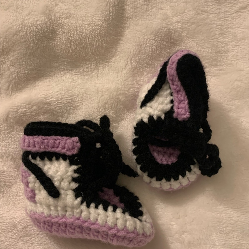 Nike crochet infant shoes 0-3 month